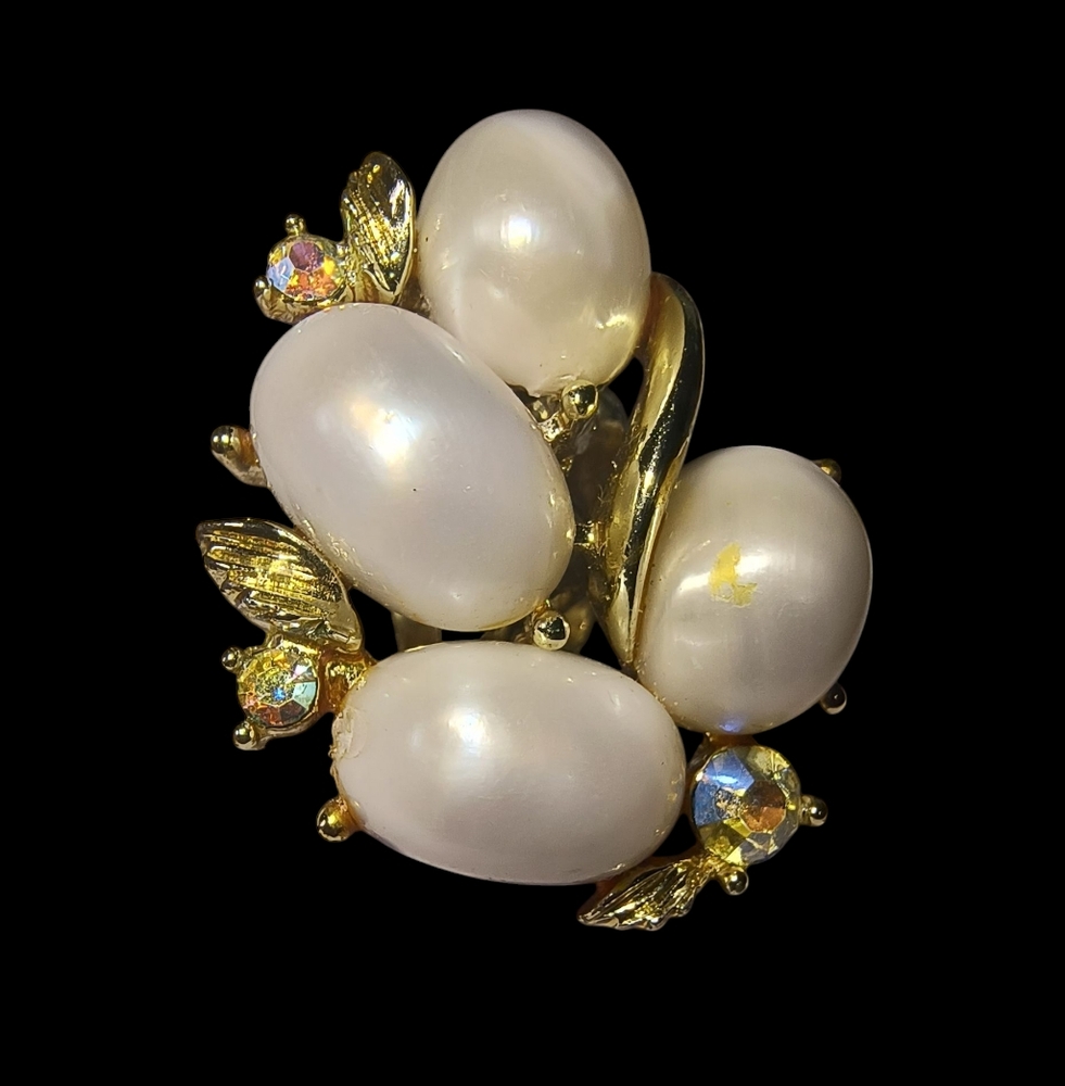 Vintage Lisner Faux Pearl & Rhinestone Clip-on Earrings - Picture 9 of 9